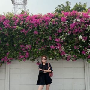 Kendra Sow Instagram - Ari是个很不错的小区涅
宁静但有很多个性小店和cafe
真好奇这面花墙的屋主是谁
每天那么多人在外面打卡拍照
屋主有何感想😂