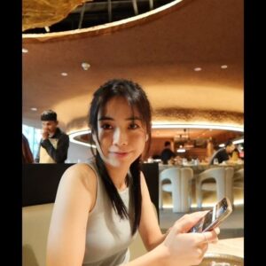 Kendra Sow Instagram - 相机发现了好玩的新功能😛