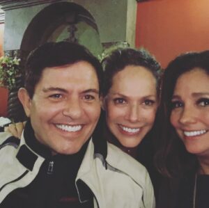Kenia Gascón Instagram - Terminamos grabaciones. Gracias #Televisa #Karla Estrada #Silvia Pinal #Mónica Miguel #Itati Cantoral. Tofos y cada uno que conformamos este equipo maravilloso. 👏🏻👏🏻👏🏻👏🏻👏🏻. (Foto: Ernesto La Guardia y Gaby Rivero.)