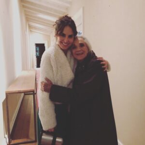 Kenia Gascón Instagram - Mi talentosa madre #taraparra con mi querida y talentosa amiga: #anaserradilla 
Mucho éxito chicas. #celsogarcia 
#lanoviadrmomejoramigo #cinelatino #cinemexicano