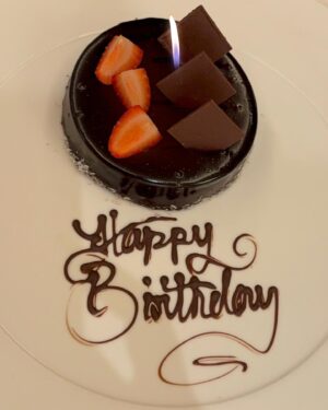 Kenix Kwok Ho-Ying Instagram - 🎂Happy Birthday to my perfect husband ❤️❤️❤️ Grateful to celebrate with our dearest friends, wishing all healthy and forever happiness ! 🎉🎉🥳🥳🍷🍷
#烹調非常到位
#肉質鮮嫩多汁
#delicious
#steak_ribs_lobsterburger
#encore再encore
#marriotthotel