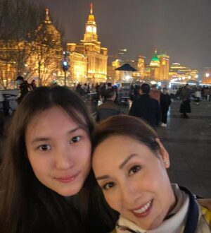 Kenix Kwok Ho-Ying Instagram - 舊地重遊，依舊迷人！
#上海灘#上海外灘#繁花#和平飯店 #tanghulu #糖胡蘆