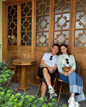 Kenix Kwok Ho-Ying Instagram - 充滿濃厚中藝氣質的茶館，從茶理中認識茶，還可見識到真正宋錦大師絲綢，在品茶嚐甜點打卡之餘也收獲了一些絲綢美服😊😊
#美好品茶時光
#甜點細緻美味
#中國四大名錦
#名師正品絲綢
#古典時尚穿搭
#新中式