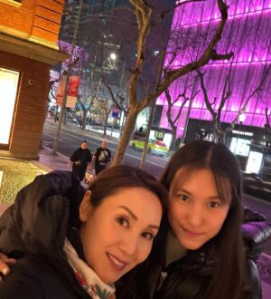 Kenix Kwok Ho-Ying Instagram - 舊地重遊，依舊迷人！
#上海灘#上海外灘#繁花#和平飯店 #tanghulu #糖胡蘆