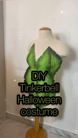 Kenya Michaels Instagram - ✨DIY Tinkerbell Halloween Costume

💫Primero estuve recortando los patrones de las hojas para luego unirlas segun el diseño deseado
💫Con pinturas acrilicas estuve creando el diseño en la tela para crear un aspecto mas natural y crear dimensiones. 
💫Añadi brillo en aerosol y listo!

#halloweencostume #diycostume #tinkerbell #tinkerbellcosplay #doityourself