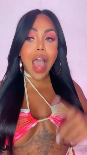 Kenya Michaels Instagram - La bruja me lo dijo bebe!!!!🧙🏾‍♀️💍🔮