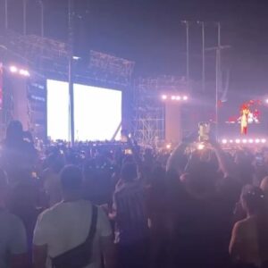 Kenya Michaels Instagram - Dancing like nobody’s there!
At @rauwalejandro Saturno Concert 🪐

Hair @peluka_lab
