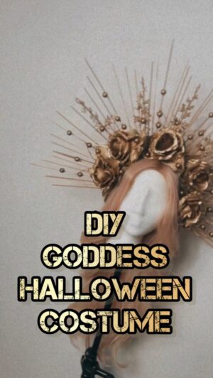 Kenya Michaels Instagram - DIY Goddess Halloween Costume 

💫Headpiece💫
-Utilizando una diadema como base coloquen todos los tie wraps alreador. Luego añadi unos wraps formando hojas para crear mayor dimension.
-Luego pinta todo el tocado con un aerosol del color que prefieras.
-Para la decoración estuve utilizando flores artificiales las cuales pinte para lograr un tono uniforme con el tocado. Utiliza beads rhinestone. Dalo todo!!

✨Outfit✨
-Para el vestido estuve utilizando 2 yardas de chiffon blanco utilizando referencia un vestido griego

Dejame saber si te gustaría ver mas behind the scenes del proceso creativo de mis photoshoots

✨Happy Halloween✨