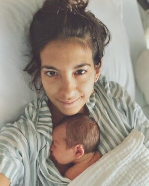 Kenza Saïb Couton Instagram - Deux ans, pour l’amour de ma vie. Mon petit prince, si drôle, si gentil, si coquin. 🤍🪬 Où est passé le si petit bébé avec lequel je suis ressortie des Bluets ? Ton premier cri je l’entends encore comme si c’était hier, et pourtant j’ai l’impression que tu as toujours été là. Tu m’as offert le plus beau rôle de la terre, celui d’être ta maman. Je t’aime jusqu’a l’infini, et au delà. Joyeux anniversaire mon amour 🥳🤍 #2ans #bebedemavie 🪬💖🧿