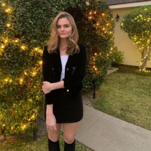 Kerris Dorsey Instagram - it’s the most wonderful time of the year.... capricorn season ♑️🎄😈