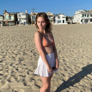 Kerris Dorsey Instagram - socially distant but they still interested 😘😘😘😘