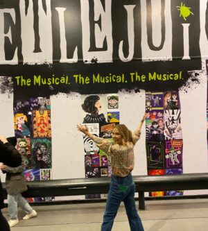 Kerry Butler Instagram - Wow!! You all are incredible artists!!! Thanks for being the best fans to @beetlejuicebway.  Tag  yourself if you see your art!  It looks amazing! If you see your art on the wall and tag me in stories I will share 😊. It’s so cool, there is a  code so that you can see all the artists!  Last day of press- @shopshoshanna top @freepeople jeans @intermissionbeauty 💄