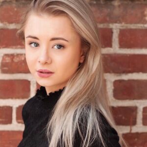 Kerry Ingram Instagram - throwback to my long blonde healthy hair bc I’m starting to miss it 🤦🏼‍♀️