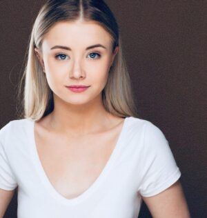 Kerry Ingram Instagram - hi hey hello from my asymmetrical face x