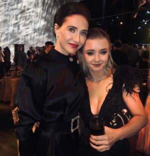 Kerry Ingram Instagram - 💛 #ForTheThrone