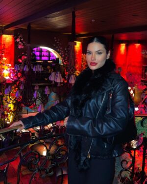 Kethelllen Avelino Instagram - Night em Paris 🇫🇷🖤🩶

#budhabar #paris