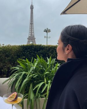 Kethelllen Avelino Instagram - Um feriado diferente 😍🤏🏼🇫🇷🥹✨💕