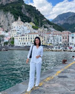 Kethelllen Avelino Instagram - Obrigada por tornar meu sonhos realidade. Te amo, meu noivo❤️✨ Lugar mágico🇮🇹✨ #amalficoast #italia