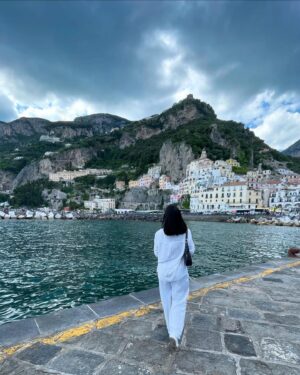 Kethelllen Avelino Instagram - Obrigada por tornar meu sonhos realidade. Te amo, meu noivo❤️✨

Lugar mágico🇮🇹✨
#amalficoast #italia