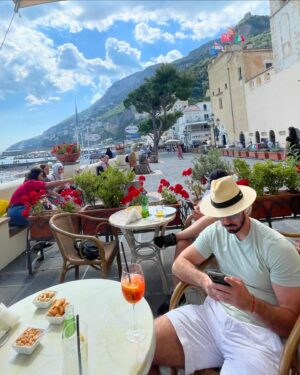 Kethelllen Avelino Instagram - Obrigada por tornar meu sonhos realidade. Te amo, meu noivo❤️✨

Lugar mágico🇮🇹✨
#amalficoast #italia