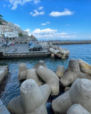 Kethelllen Avelino Instagram - Obrigada por tornar meu sonhos realidade. Te amo, meu noivo❤️✨

Lugar mágico🇮🇹✨
#amalficoast #italia