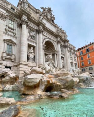 Kethelllen Avelino Instagram - Fontana di Trevi🥹🇮🇹✨
#italia #fontetrevi #fontanaditrevi