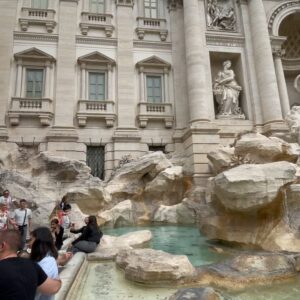 Kethelllen Avelino Instagram - Fontana di Trevi🥹🇮🇹✨
#italia #fontetrevi #fontanaditrevi