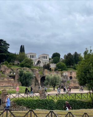 Kethelllen Avelino Instagram - Nossas aventuras em Roma 🇮🇹🙏🏽🫶🏻
Love you baby❤️