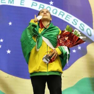 Ketlen Vieira Instagram - Que felicidade meu Deus !!!! Eu não tenho nem palavras para te agradecer Deus por tudo o que o senhor tem feito em nossas vidas , gratidão pai ,mesmo sem ser merecedoras teu amor nos constrange! Minha Roberta parabéns por mais essa conquista , você é merecedora, Deus sabe de todo o seu esforço e dedicação! Quero te desejar um feliz aniversário, e te dizer que você é um presente de Deus na minha vida ! Obrigada por ser essa pessoa tão especial e maravilhosa na minha vida ! Que Deus te abençoe e te proteja sempre , que realize todo o desejo do teu coração. Obrigada por dividir essa felicidade comigo ! Te amo meu galo 🐓 doido , minha Roberta ❤️🥇