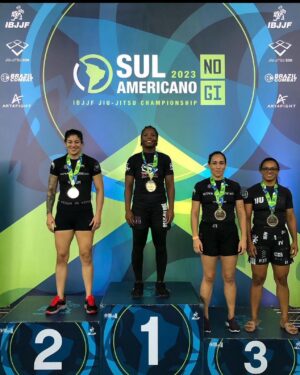 Ketlen Vieira Instagram - Sul Americanco 2023 No Gi 🥈

São 10 anos que não competia no gi, muito bom estar aqui de volta, viver essa sensação e me sentir sempre ativa. Só agradecer! Oss!

Obrigada ao meu mestre @dede_pederneiras por sempre me incentivar a estar competindo. @marlon_gladiator e @polenguedias por estarem sempre comigo. 

Minhas parceiras de treino, sem vocês nada seria possível! 

Agradecer a Deus por  iluminar o meu caminho e seguir me abençoando com realização diárias. 

#nogi #nogicompetition #sulamericano2023