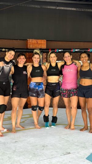 Ketlen Vieira Instagram - Nós somos lutadoras de MMA e é claro que… 
Alguém ai tem mais? 😅🩷👊🏽