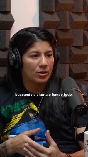 Ketlen Vieira Instagram - #tbt da minha entrevista no podcast @connect_cast

Explicando um pouco sobre a “bronca” que levei do Dedé na luta contra Holly Holm! 

Às vezes é esse incentivo que a gente precisa na hora da adrenalina 👊🏼