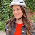 Khate Lessard Instagram - GIVEAWAY🚴🏻‍♀️   @tangerinebank et @biximontreal s’associent et offrent des passes mensuelles BIXI gratuites pour t’accompagner dans tes déplacements durant la Fierté à Montréal, un des événements les plus festifs de la ville!🎉 Je vous encourage aussi à essayez les vélos BIXI électriques partout en ville! Ils sont faciles à repérer tout en bleu! N’oubliez pas votre casque.   Infos supplémentaires - La passe est limitée pour le mois d’août et fonctionne à 45 min d’intervalle entre chaque utilisation.   #AD *La passe mensuelle est valide pour les vélos réguliers seulement.