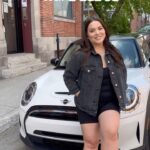 Khate Lessard Instagram - Bienvenue dans mon guide mini de la fierté 🏳️‍🌈 J’ai conduis dans Montréal avec ma mini électrique 3 portes et j’ai visité 3 entreprises avec un propriétaire issu de la communauté lgbtq 🌈 pendant le mois de la fierté ! Merci d’encourager et de donner une visibilité à la communauté 🫶🏻 @minicanada #AD
