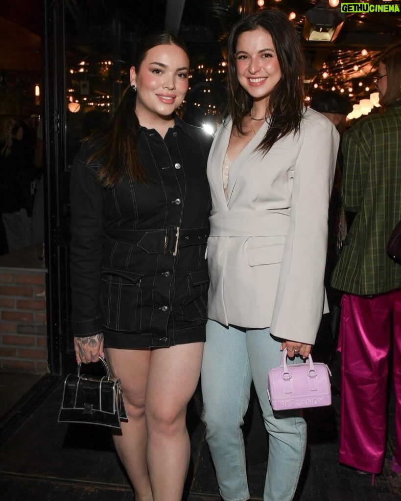 Khate Lessard Instagram - PARIS ET NICOLE OU QUOII?!?!🔥 Thanks to @entractfilms and @elevation_pics for inviting us to the movie premiere of “Fitting in”🩸I don’t get it how this picture turned out sooo good👀 @georgepimentel1 made some magic📸 #moviepremiere #fittingin #toronto #maddieziegler