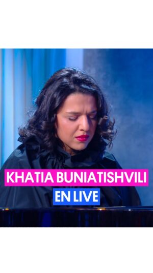 Khatia Buniatishvili Instagram - La talentueuse pianiste franco-géorgienne, khatia Buniatishvili interprète « Prélude en do majeur » de Jean-Sebastien Bach, en live, et c’est magnifique 🎹