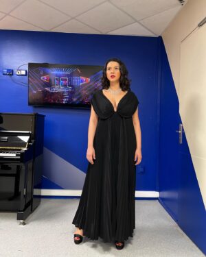 Khatia Buniatishvili Instagram - Thank you @dior for a graceful dress 🖤

Thank you @cartier  for the mesmerizing necklace “la pluie” 💧💎💠
And @lancomeofficial for the make-up 💄

#dior #robe #robededior #cartier #highjewellery #accorarena #bercy #paris #khatuabuniatishvili
