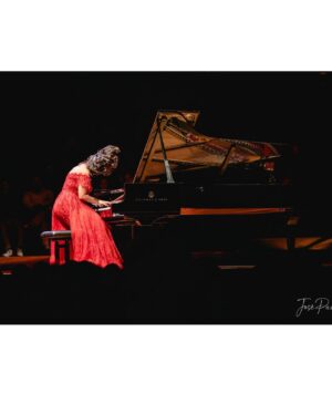 Khatia Buniatishvili Instagram - Geneva - 13.10.2023 ♥️

Merci ✨ Je vous aime ♥️

#geneva #switzerland #victoriahall #soldoutconcert #fondationminkoff #music #art #piano #concert #recital #cartier #love #life @avetis.association #khatiabuniatishvili