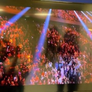 Khatia Buniatishvili Instagram - Le Gala de @piecesjaunes à @accor_arena de #Bercy
pour lever des fonds en faveur de l’association Les Pièces Jaunes et améliorer le cadre de vie des enfants et adolescents hospitalisés ou en souffrance. Un petit geste qui pourrait changer une vie. Merci à tous pour leur contribution ❤️

#piecesjaunes #accorarena #paris #france #brigittemacron #asaprocky #rihanna #orchetrelamoureux #adrienperruchon #gims #tchaikovsky #gautiercapuçon #maroon5 #straykids #blackpink #concert #france2 #liveconcert #music #art #piano #love #life #khatiabuniatishvili