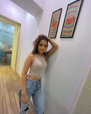 Khushi Mishra Instagram - You know I don’t believe in ghosts
Or letting people close🤪