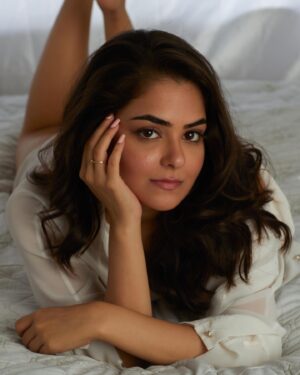 Khushi Mishra Instagram - I’m not your problem anymore, so who am I offending now?😌
.
.
.
📸: @soulfulexposure 
👗: @khyatilakhotia 
💄: @amitpardeshi.makeupartistv1977