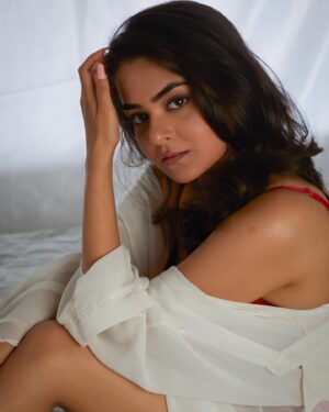 Khushi Mishra Instagram - I’m not your problem anymore, so who am I offending now?😌
.
.
.
📸: @soulfulexposure 
👗: @khyatilakhotia 
💄: @amitpardeshi.makeupartistv1977