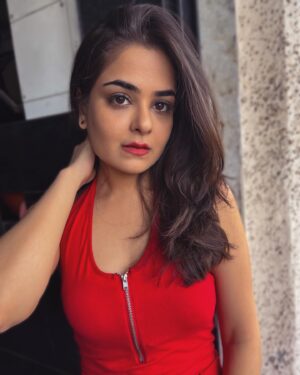 Khushi Mishra Instagram - Red-dy for the week?