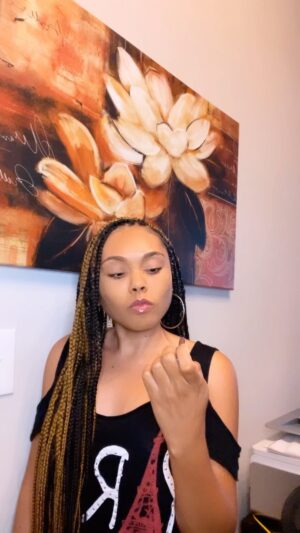 Kiami Davael Instagram - Don’t argue with the Queen of the last word, stink 💯🤣🤷🏽‍♀️

Braids by my good sis, the amazing @rebirthofrenee 💁🏾‍♀️💁🏾‍♀️💁🏾‍♀️ (Follow her and get slayed .. periodt)
