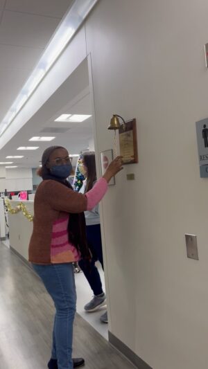Kiami Davael Instagram - Today my mom rang the bell!! For those who don’t know what that means: my mom was diagnosed with Acute Myeloid Leukemia in 2018 & today she was officially declared cancer free. 🙌🏾🙌🏾🙌🏾 God has been more than good! It has been a journey for us both, however He has kept us at every turn. When I say I ugly cried .. 😭😭Moral of the story is God is more than able. Trust. Claim. Receive. Know. I can say I bent, but I never broke. And neither did she. To anyone that has been unexpectedly placed in the position of care giver over night, know it’s never in vain. Never give up, don’t let that faith waiver, and fight!  For any patients experiencing what my mom did - Victory is yours & know He will never forsake you. My hope is to encourage anyone who has been in this position - you are not alone and prayer works. 2024 smells like miracles.