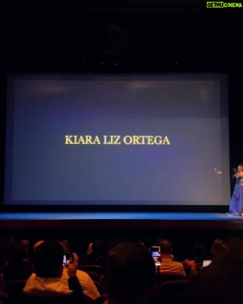 Kiara Liz Instagram - Capturas de una noche muy especial ✨ Gracias @puertoricofashionawards por este homenaje y felicidades a todos los nominados y ganadores de las diferentes categorías. Que lindo fue ver tantos colegas y amigos que pertenecen a la industria de la moda y belleza de PR ser reconocidos por su trabajo y esfuerzo 👏🏽 En especial quiero felicitar a @llanosllanosmarie por crear este espacio para nosotros; las semillas están rindiendo frutos en tu tierra y esta primera edición de @puertoricofashionawards lo comprueba. Gracias por siempre creer ✨🙏🏽 MUA: @clarkivor Hairstyle: @omstudiopr @lauraom Joyeria: @reinholdjewelers Bolso: @beaminaofficial Vestido: @luisantoniomoda @luisantoniodesigner