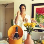 Kiara Liz Instagram – Getting ready for Valentine’s Day 💛

@veuveclicquot @mendezwineselection 

#VeuveClicquot
#LiveClicquot
#ClicquotSolaire