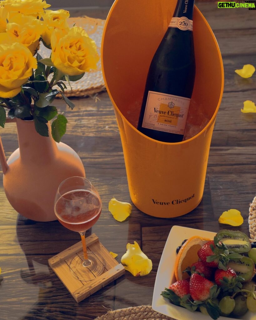 Kiara Liz Instagram - Getting ready for Valentine’s Day 💛 @veuveclicquot @mendezwineselection #VeuveClicquot #LiveClicquot #ClicquotSolaire