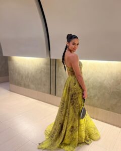 Kiara Liz Instagram - Mentalmente sigo en la fiesta 🥂🍾💃🏽 Mi fav es la #6 💚 Look para el décimo aniversario del @voceropr Dress: @luisantoniomoda Stylist: @edaguilar27