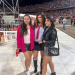 Kiara Liz Instagram – Ver a RBD con tu mejor amiga vestidas iguales, ser xtra luciendo las extensiones de Roberta de la primera temporada, llorar cantando Sálvame por que eres el verdadero drama, brincar toda la noche con las botas de tacón por que no se podía sacrificar el outfit y dsps aguantar el dolor de pies por que ya no tenemos 15 años… Todo fue épico 💥 #SiempreRoberta #NuncaMía 

Las últimas dos fotos fue hace unos cuantos añitos cuando vinieron al Choli… No judging please 😆